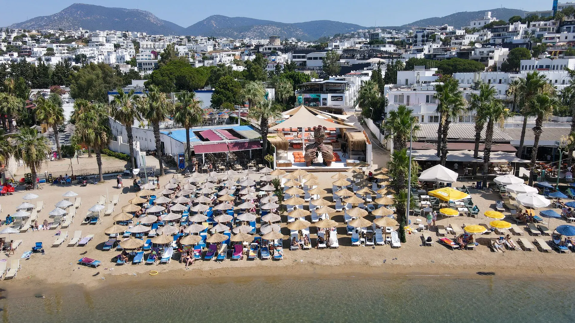 The Nowness Luxury Hotel MObil Slider